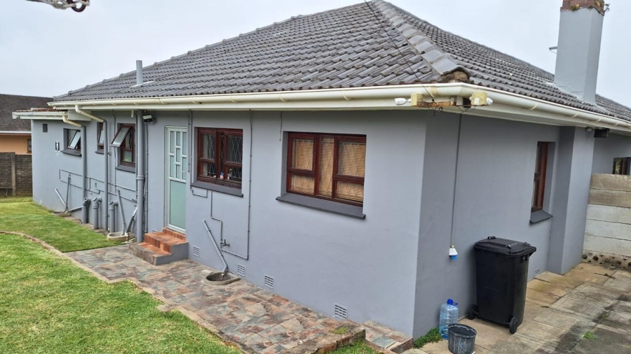 7 Bedroom Property for Sale in Sunnyridge Eastern Cape